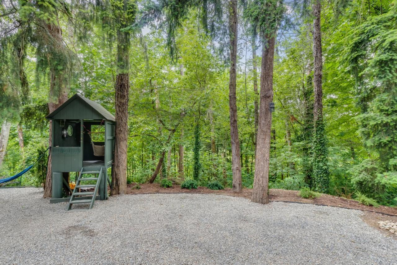Beautiful Place With A Great Location, Free Parking, Wifi & Large Tv. *