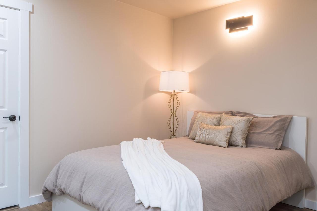 Beautiful Place With A Great Location, Free Parking, Wifi & Large Tv. Federal Way