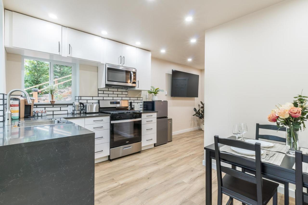 Beautiful Place With A Great Location, Free Parking, Wifi & Large Tv. Federal Way