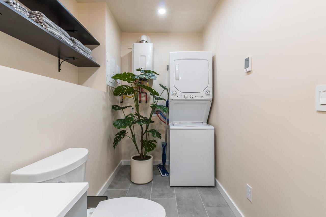 Apartment Beautiful Place With A Great Location, Free Parking, Wifi & Large Tv.