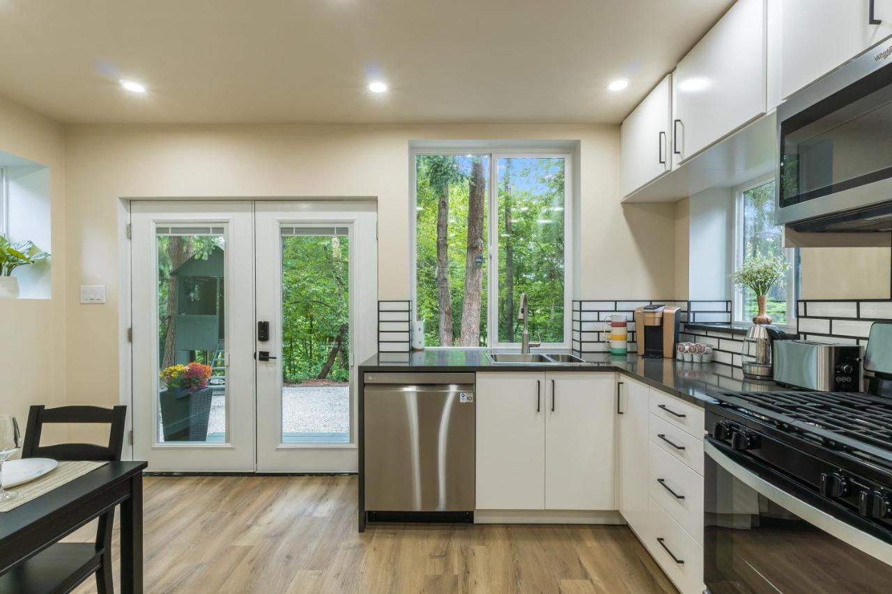 Beautiful Place With A Great Location, Free Parking, Wifi & Large Tv. Federal Way